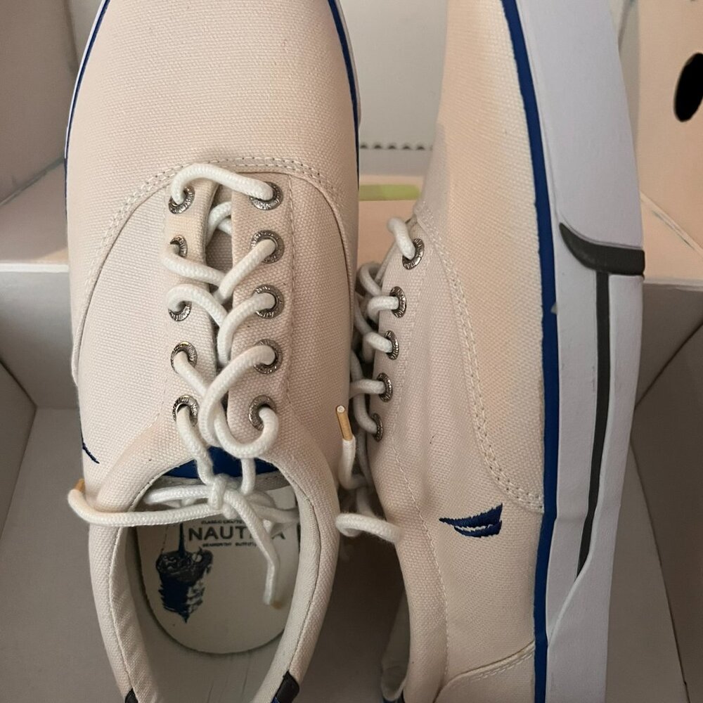 NWOT NAUTICA MENS BOAT SHOES, SIZE 8.5, OFF-WHITE/CREAM - Picture 2 of 5